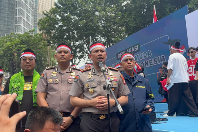 Doorstop Kabid Humas Polda Metro Jaya, Budi Hermanto dan Ditreskrimsus Polda Metro Jaya, Imron Ermawan di Pospol Bundaran HI, Kamis (29/10/2026). Foto: Pradya Tirta/kumparan