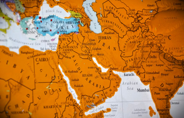 Ilustrasi: Arab Saudi, Turki, Pakistan dan Iran dalam peta. (Foto: Emin Huric. Unsplash)