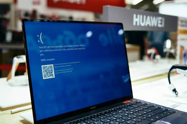 Ilustrasi blue screen di Windows 10/11. Foto: Unsplash
