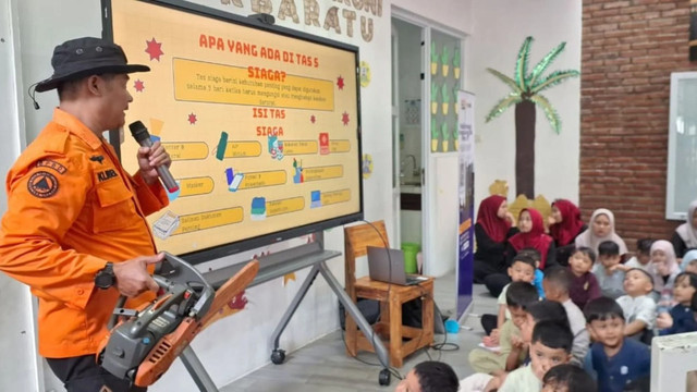 DT Peduli bersinergi dengan BPBD Kota Tasikmalaya Gelar Edukasi Satuan Pendidikan Aman Bencana di KB-TK Al Biruni Tasikmalaya (Sumber: DT Peduli)