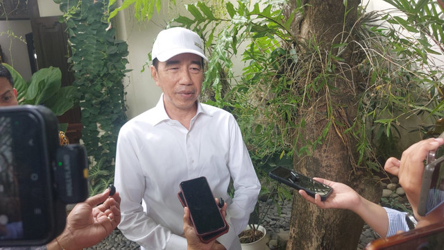 Presiden ke-7 Joko Widodo (Jokowi) ditemui di kediamannya di Solo, Kamis (29/10/2026) dok kumparan