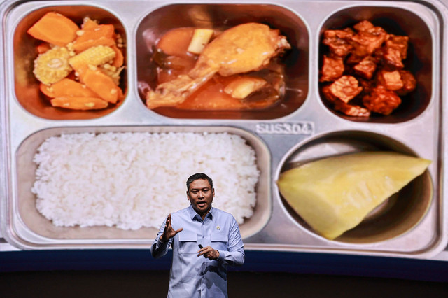 Kepala Badan Gizi Nasional (BGN) Sudaryono menyampaikan perkembangan pelaksanaan program Makan Bergizi Gratis (MBG) serta capaian kinerja BGN selama 100 hari kerja terakhir di Jakarta, Kamis (29/10/2026). Foto: Dhemas Reviyanto/ANTARA FOTO