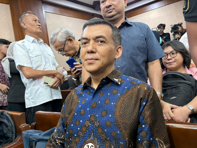 Mantan Wamen Imipas Silmy Karim tiba di Pengadilan Tipikor Jakarta Pusat untuk menjalani sidang perdana pembacaan dakwaan kasus dugaan pemerasan dan gratifikasi, Kamis (29/10/2026). Foto: Kevin Daniel/kumparan
