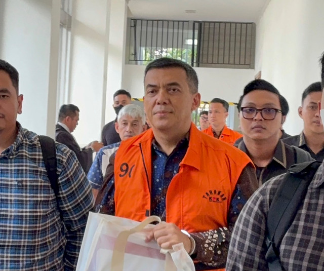 Mantan Wamen Imipas Silmy Karim tiba di Pengadilan Tipikor Jakarta Pusat untuk menjalani sidang perdana pembacaan dakwaan kasus dugaan pemerasan dan gratifikasi, Kamis (29/10/2026). Foto: Kevin Daniel/kumparan