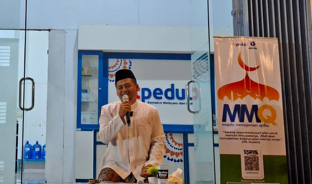 Ustaz Mujirul Hasan, S.Pd., ajak jamaah Majelis Manajemen Qolbu Kelola Hati agar Hidup Lebih Berkah (Sumber: DT Peduli)