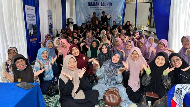 Antusiasme Jamaah Ikuti Kajian Tauhid DT Peduli Cirebon bersama Ustaz Herman (Sumber: DT Peduli)
