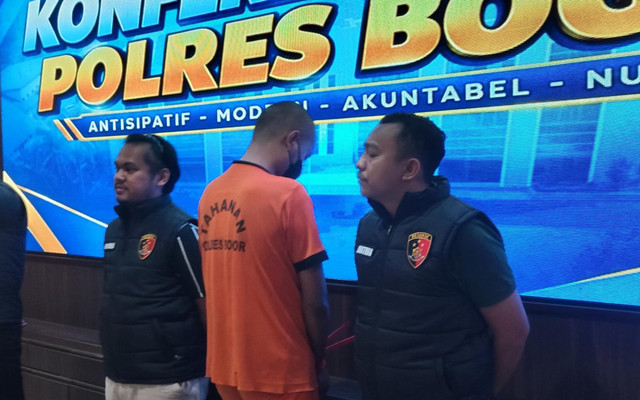 Konferensi pers penangkapan MR (29), tersangka pembacokan suporter Persib Bandung, Arif Rahman Kusumah (ARK) pada Kamis (29/10/2026). Foto: kumparan