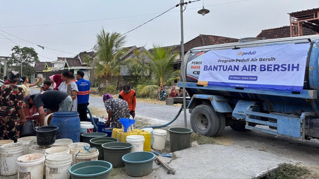 DT Peduli Distribusikan Bantuan Air Bersih untuK warga terdampak kekeringan di Kab. Gresik dan Lamongan (Sumber: DT Peduli)