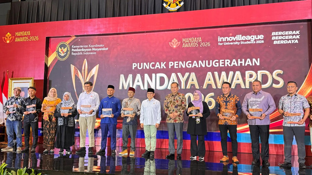 DT Peduli menerima penganugerahan Mandaya Awards 2026 Kategori Filantropi Penggerak Pemberdayaan Masyarakat dari Kementrian Koordinator Bidang Pemberdayaan Masyarakat (Sumber: DT Peduli)