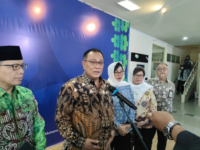 Menteri Lingkungan Hidup Mohammad Jumhur Hidayat ditemui di kantor Pimpinan Pusat Muhammadiyah, Yogyakarta, Jumat (30/10/2026). Foto: Arfiansyah Panji Purnandaru/kumparan