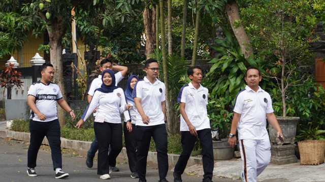 Suasana tes jalan cepat kepala rutan, pejabat struktural, dan pegawai. Foto: Dok. Rutan Magetan.