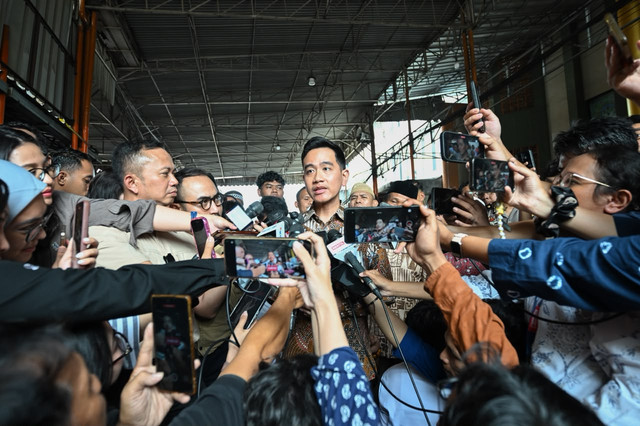 Wakil Presiden Gibran Rakabuming Raka usai Salat Jumat di Jakarta Barat, Jumat (30/10/2026). Foto: Dok. Setwapres