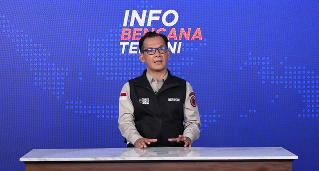 Kapusdatin BNPB Berton SP Panjaitan saat konferensi pers pada Jumat (30/10). Dok.  YouTube BNPB Indonesia