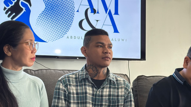 Penyintas perundungan di Jakarta Selatan, David Ozora, dalam konferensi pers bersama tim kuasa hukum di Pondok Pinang, Jakarta Selatan, Sabtu (31/10/2026). Foto: Zahira Hilman/kumparan