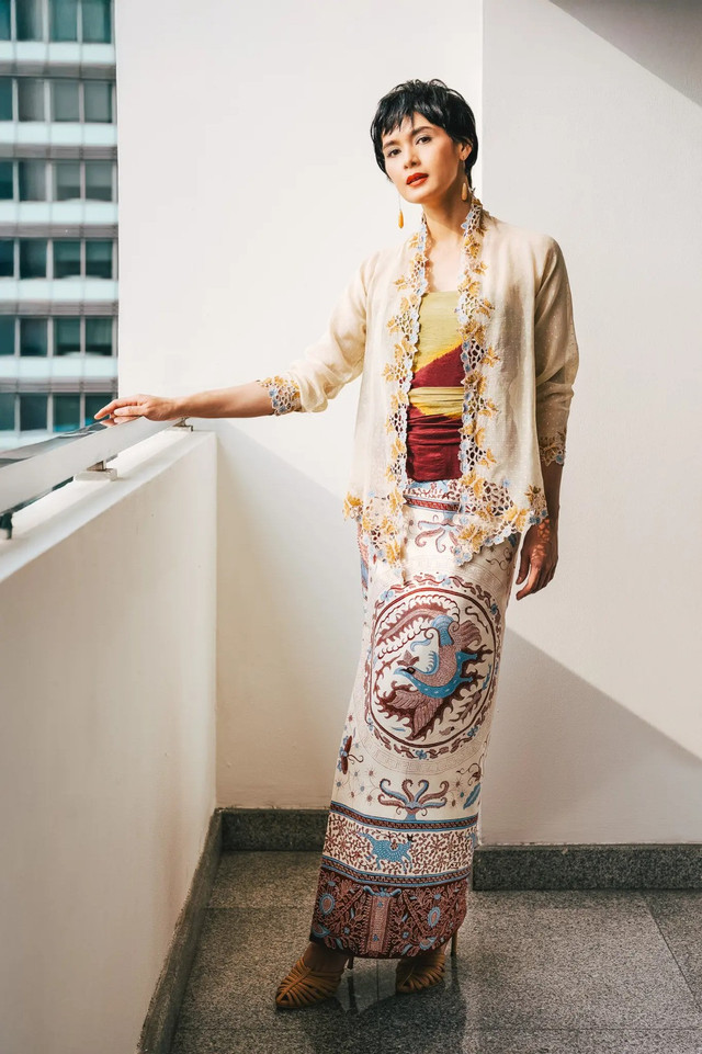 Pesona Batik Pesisir dengan corak khas dan kaya warna. (Foto: Website Edward Hutabarat)