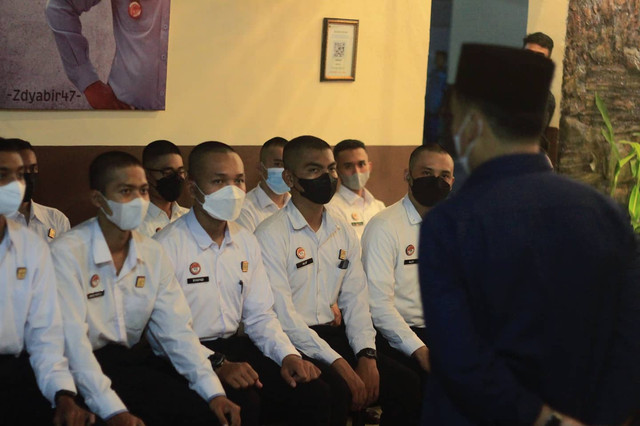 Pengarahan oleh Karutan Gresik kepada CPNS baru. Foto: Dok. Humas Rutan Gresik