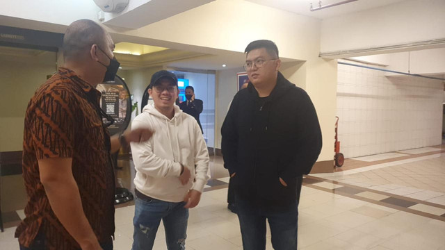 Steven Richard (kanan) saat ditangkap Bareskrim soal investasi bodong DNA Pro. Foto: Dok. Istimewa