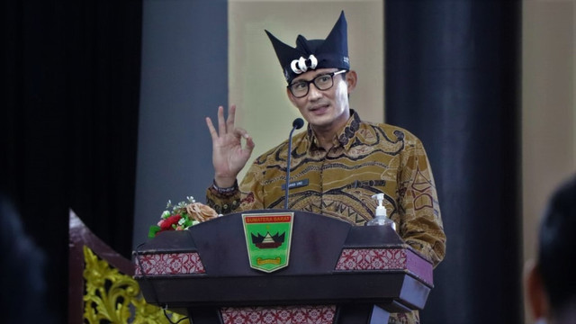 Menteri Pariwisata dan Ekonomi Kreatif RI Sandiaga Uno saat berada di Padang, Sumatera Barat, Sabtu 26 Maret 2022. Foto: dok Pemprov 