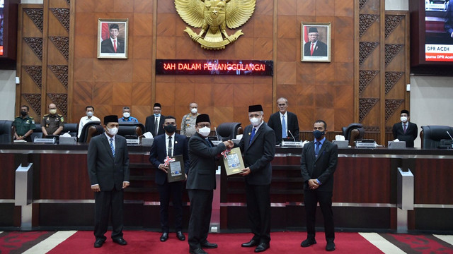Penyerahan Opini WTP kepada Pemerintah Aceh. 