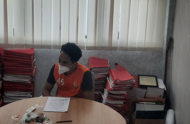 Dilimpahkan ke Kejari Mojokerto, Ini Penampakan Randy Bagus Pakai Rompi Tahanan