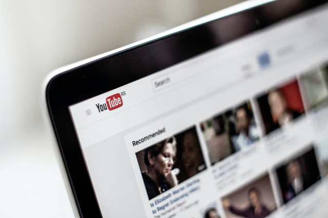 Ilustrasi cara membuat thumbnail YouTube (Foto: Nordwood Themes via Unsplash)