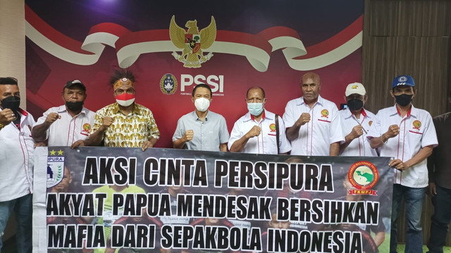 Komunitas Masyarakat Papua di Jakarta (Kompaja) dan Persipura Mania Jakarta menemui PSSI di Jakarta, Kamis (7/4). Foto: Dok. Michael Himan