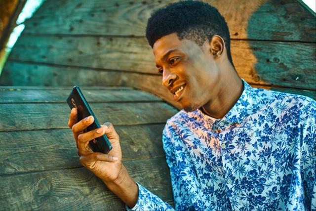 Ilustrasi pengguna smartphone. Foto: Francisco Venancio/Unsplash