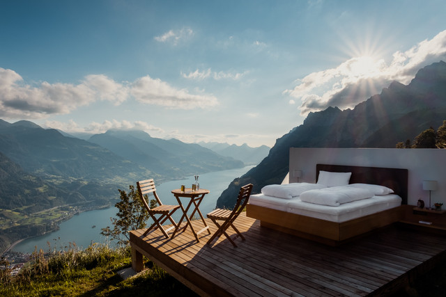 Pilihan Hotel Staycation Jakarta. Foto : Unsplash/Patrick Robert Doyle