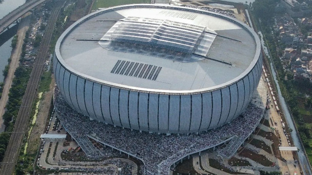 Foto udara suasana Salat Id di JIS. Foto: Instagram/@ade.irwn21