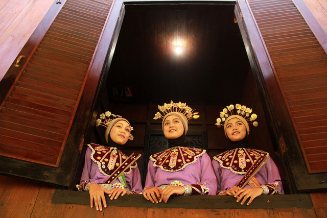 Ilustrasi para perempuan Gorontalo. Foto: Rosyid A Azhar/shutterstock