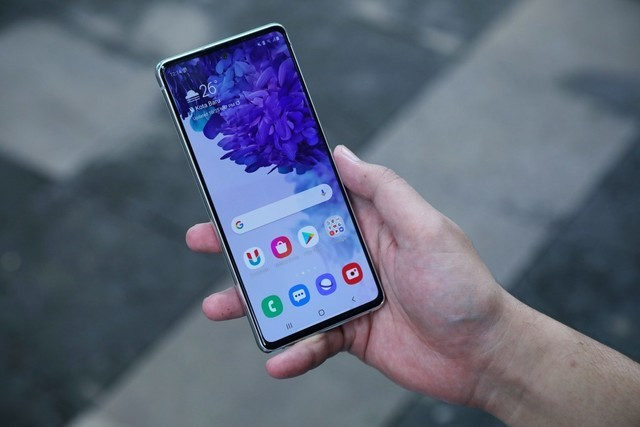 Ilustrais cara menghilangkan iklan di HP Android yang tiba-tiba muncul Samsung. Foto: Aditia Noviansyah/kumparan