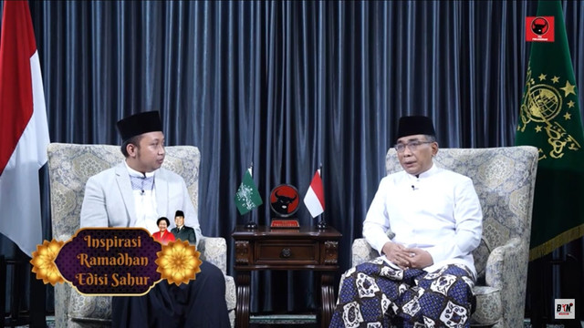 KH Yahya Cholil Staquf dalam serial Inspirasi Ramadhan 2022 bertajuk "Inspirasi Keteladanan Gus Dur" yang ditayangkan melalui akun Youtube BKN PDI Perjuangan, Selasa (5/4/2022). Foto: Dok. PDIP