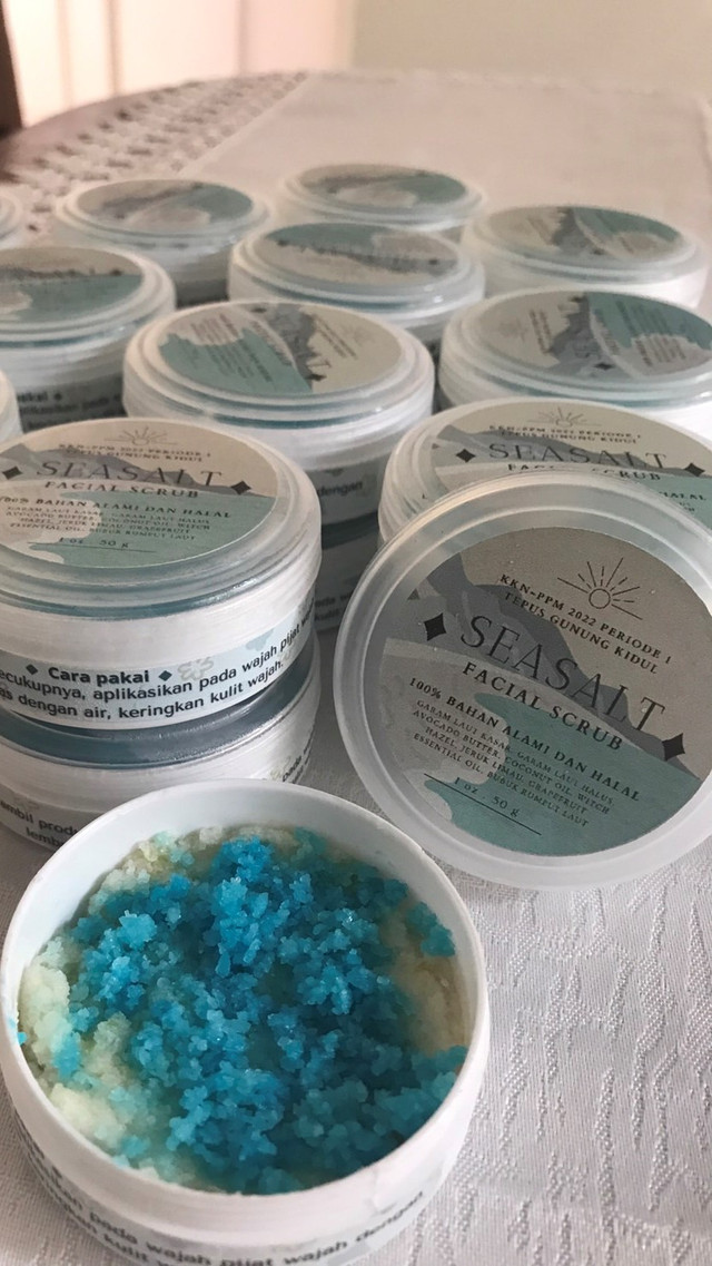 Face Scrub Garam Laut/ Aqila Hanifah