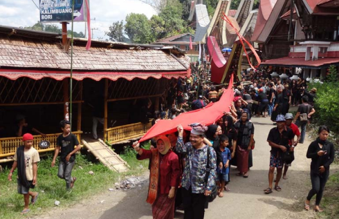 Ilustrasi upacara adat Sulawesi Selatan Foto: kebuayaan.kemdikbud.go.id