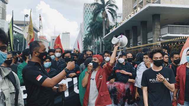 Seorang mahasiswa sedang berorasi dalam sebuah demonstrasi di Jakarta. (Foto: Dok. Pribadi)