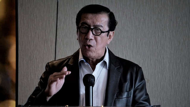 Menkumham Yasonna Laoly bertemu Komunitas Masyarakat Filipina di Indonesia, terkait dukungan penghargaan dari Presiden Filipina Rodrigo Duterte di The Westin Jakarta, Rabu (23/3/2022).
 Foto: Jamal Ramadhan/kumparan