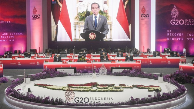 Presiden Joko Widodo memberikan pidato saat pertemuan tingkat Menteri Keuangan dan Gubernur Bank Sentral. Foto: ANTARA FOTO/Hafidz Mubarak A
