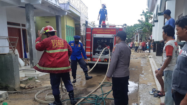 Pria paruh baya di Desa Sindangsari, Kecamatan Pabuaran, Kabupaten Serang, bacok tetangga dan bakar rumah sendiri. Foto: Dok. Istimewa