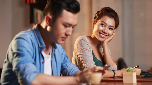 Ilustrasi ekspektasi kencan pertama. Foto: Dragon Images/Shutterstock