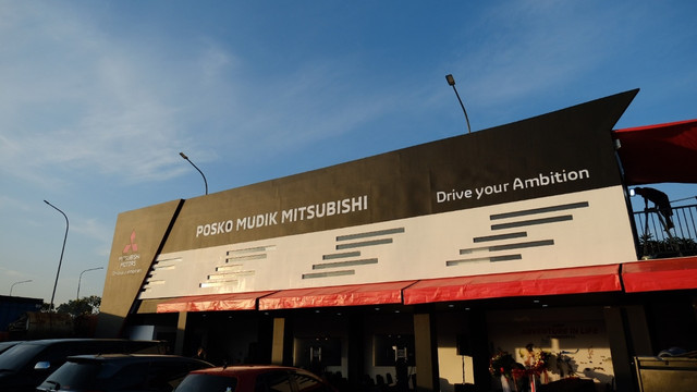 Mitsubishi Indonesia menyediakan posko siaga mudik 24 jam selama arus mudik lebaran 2022. Foto: Dok. MMKSI