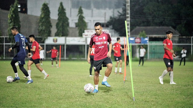 Latihan pemain Persis Solo di Lapangan Blulukan, Colomadu, Karanganyar. FOTO: Dok Persis Solo
