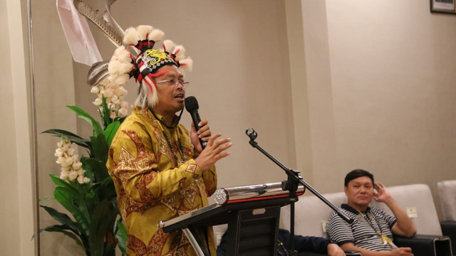 Wakil Ketua DPD RI Mahyudin saat acara ramah tamah dengan Dewan Adat Dayak Kalimantan Utara di Hotel Luminor, kota Tanjung Selor, Kalimantan Utara, Senin (28/3) malam. Foto: DPD RI