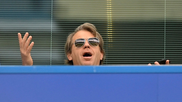 Pemilik baru Chelsea Todd Boehly terlihat di tribun sebelum pertandingan Chelsea vs Wolverhampton Wanderers di Stamford Bridge, London, Inggris, Sabtu (7/5/2022). Foto: Tony Obrien/REUTERS