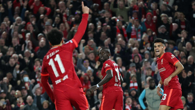 Selebrasi pemain Liverpool Sadio Mane saat mencetak mencetak gol kedua pada pertandingan Semi Final Liga Champions Leg Pertama di Anfield, Liverpool, Inggris. Foto: Carl Recine/Reuters