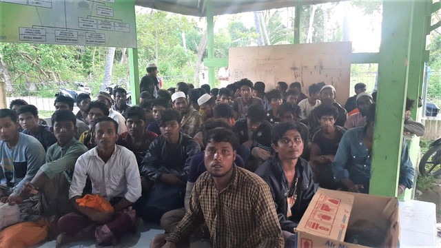 Sebanyak 114 warga etnis Rohingya kembali terdampar di Aceh, kali ini mereka mendarat di kawasan Kuala Raja, Desa Alue Buya Pasie, Kecamatan Jangka, Kabupaten Bireuen. Foto: Dok. Istimewa