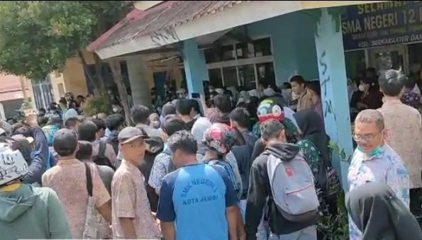Suasana SMA Negeri 12 Kota Jambi, Kamis (24/3). (Foto: Istimewa)