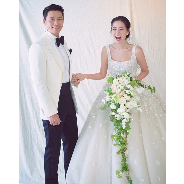 Hyun Bin dan Seon Ye Jin menikah. Foto: Instagram/@vast.ent