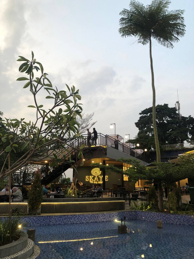 Suasana di Skaye: Kafe & Resto di Bandar Lampung, Rabu (30/4/2022) | Foto: Hadi Hairul Alim/Lampung Geh