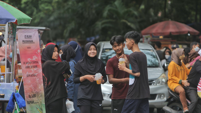 Warga banyak abaikan prokes meski Palembang PPKM level 3, Kamis (17/2) Foto: abp/Urban Id