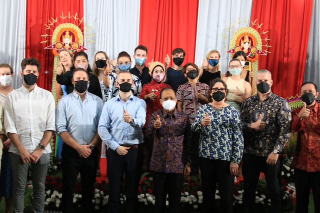 Gubernur Bali Wayan Koster bersama perwakilan manajemen Jetstar, jurnalis Australia dan travel agent saat jamuan makan malam khusus pada Senin (14/3/2022) malam - IST